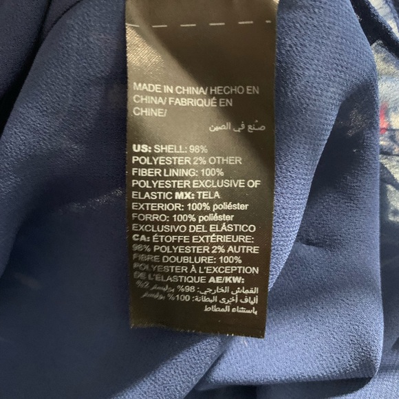 White House Black Market navy blue blouse with floral print and metallic shimmer - Picture 13 of 16